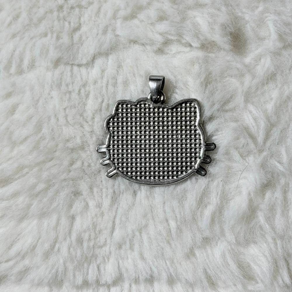 Hello Kitty Pendant no Necklace. - Picture 2 of 3